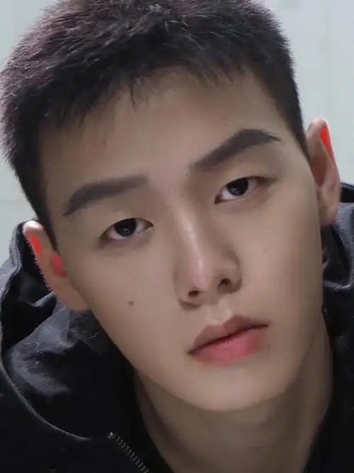 眼睛小小说话拽拽