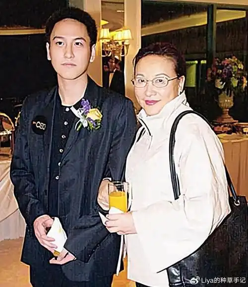 事实证明,"躺赢"133套房的汤珈铖,已经走上了人生的康庄大道|汤珈铖