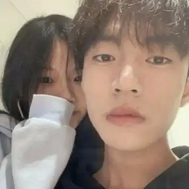 绝版高质量情侣头像真人一人一半 情头氛围感强超好看的高颜值_情侣