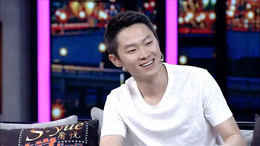 "好声音"冠军梁博访谈首秀 称喜欢像男孩的女孩