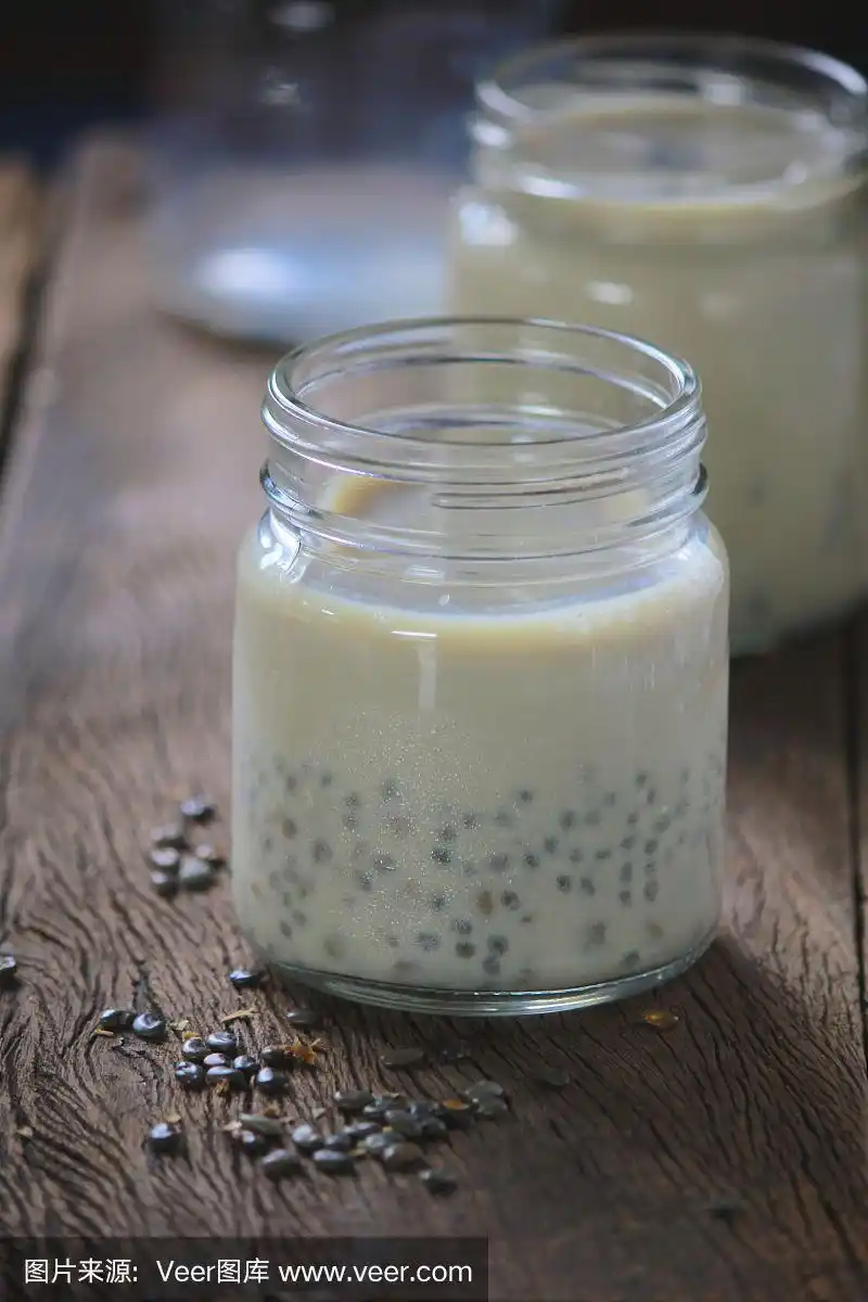 玻璃黑芝麻豆奶