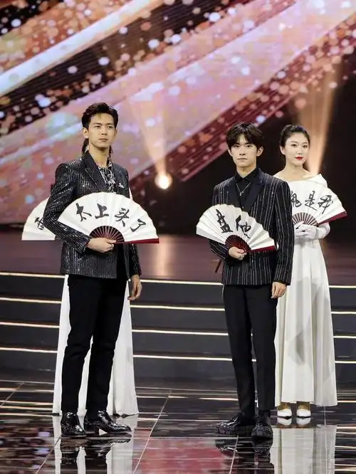 李现身高182(185cm李现撞上176cm易烊千玺)(1)