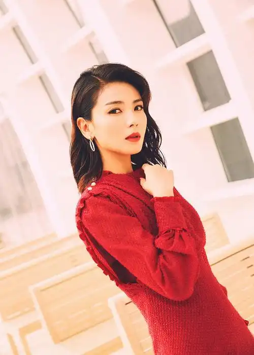 2020年5月5日讯,刘涛曝光一组写真.