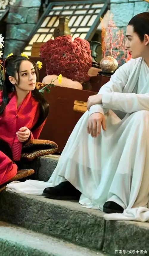 《烈火如歌》迪丽热巴周渝民美图分享,虽相差11岁但cp感爆棚!