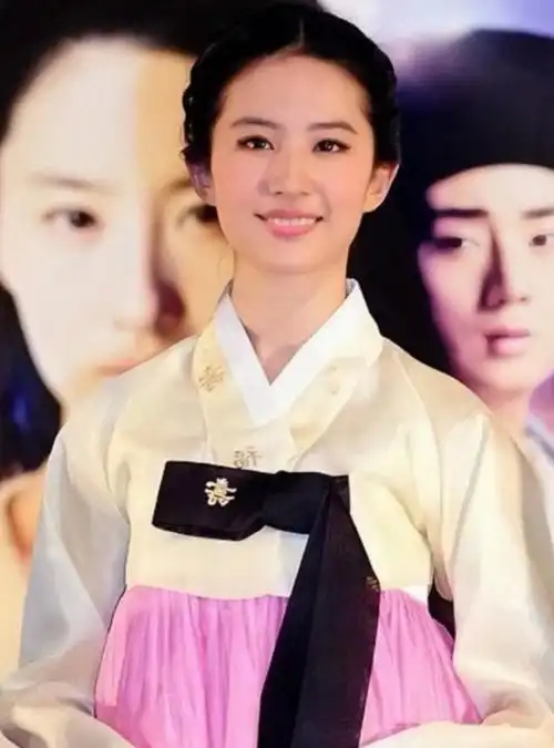 有种美叫刘亦菲穿韩服甜美形象如韩室公主看到脸时我沉醉了