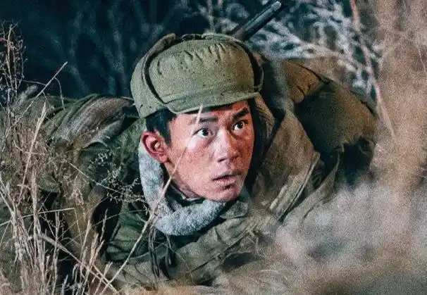 易烊千玺《长津湖》首映照,五官,肤质,完美撑大银幕