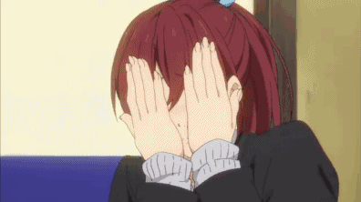 突发一辆混凝土运输车侧翻砸中轿车车头太惊险