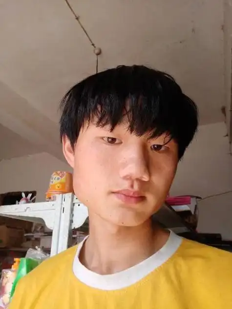 男生从丑变帅的照片 有一个女孩她长得很丑,可是有很帅的男孩在追求他