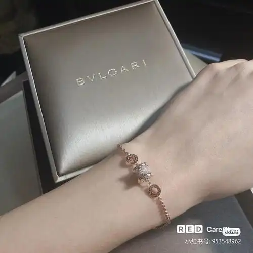 宝格丽 弹簧小蛮腰满钻手链 ￥22000