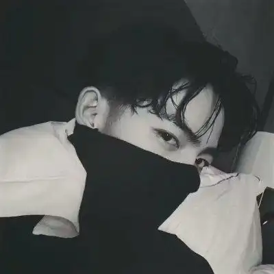 男生头像冷酷帅气黑白带个耳环帅呆了