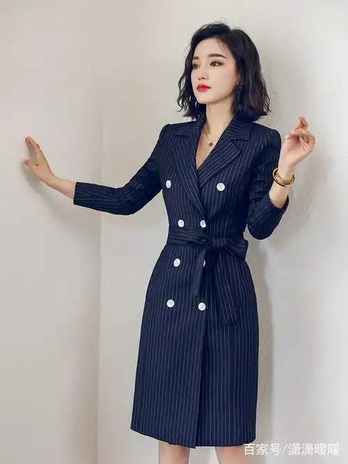 今年的主流,西装裙 高跟鞋,不薄不厚,吸睛又减龄