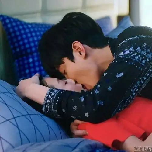 7.6世界接吻日 网友热议一吻三百年