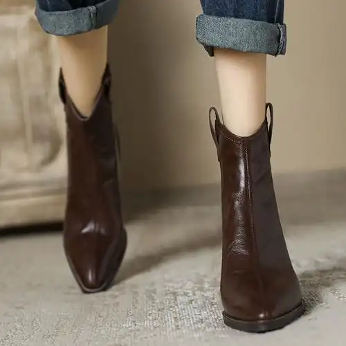 尖头粗跟复合底春秋头层猪皮靴子