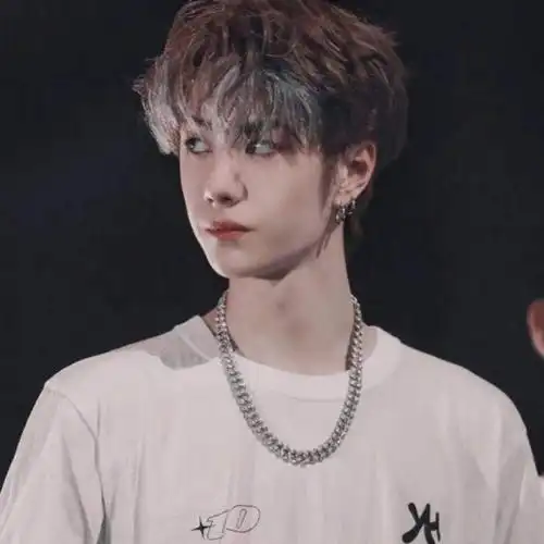 「 王一博头像 」