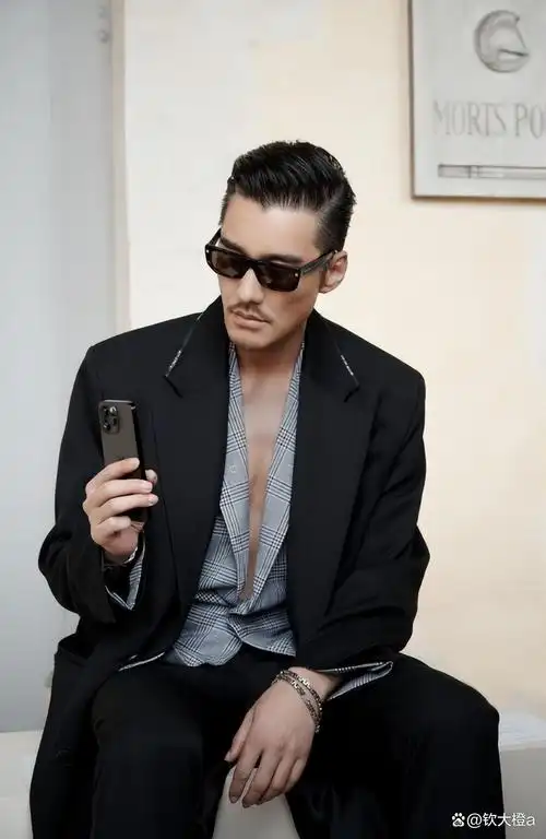 初代男模胡兵:暗恋瞿颖30多年,多次表白失败不死心,51岁仍未婚