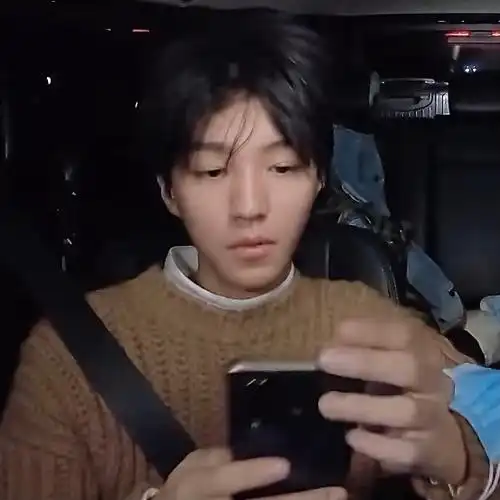 王俊凯素颜彩排