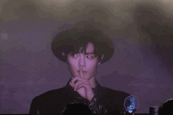 造句:"肖战哥哥在泰国见面会上的倾城一笑,太甜了,awsl!".