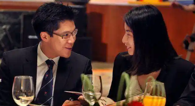 朱玲玲不让霍启山和章子怡恋爱,为何愿意霍启刚迎娶郭晶晶?