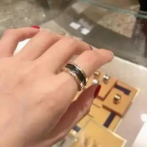 宝格丽戒指慈善图片