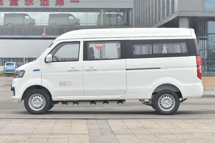 金杯新海狮ev新车型上市!可坐7人/续航305公里,售价19.28万元