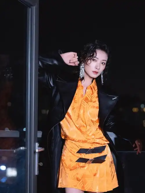 74万茜inych束腰廓形酷飒气场大衣