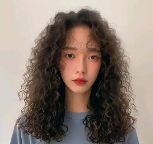 女士发型别乱整,最美还是全头烫,蓬松瘦脸显发量|烫发|脸型|发尾|波波