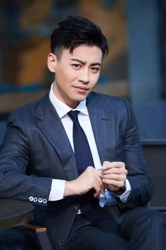 刘凯初冬绅士魅力写真图片_明星_美桌网