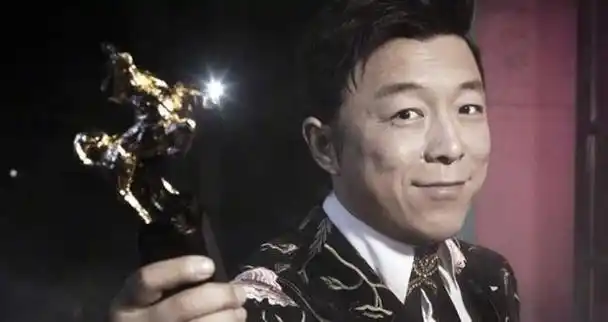 中饰演"黑皮",该电影不仅获得了金马奖等多个大奖,也让黄渤正式走红!