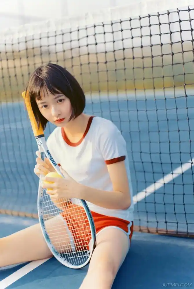 短发美少女运动清新户外写真