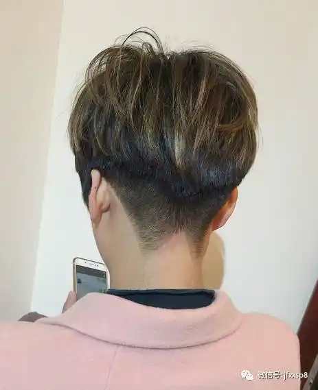 春天流行"推后边"超短发