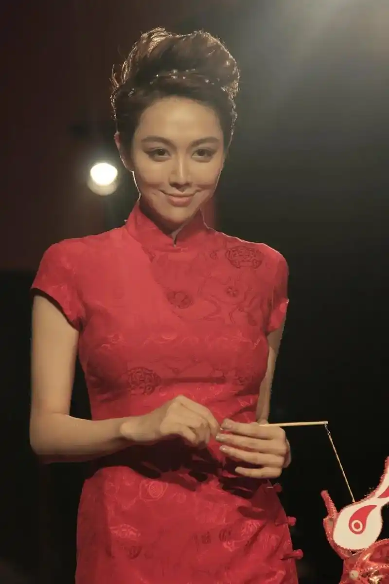 姜妍,1986年2月19日出生于辽宁省大连市,毕业于北京电影 - 抖音