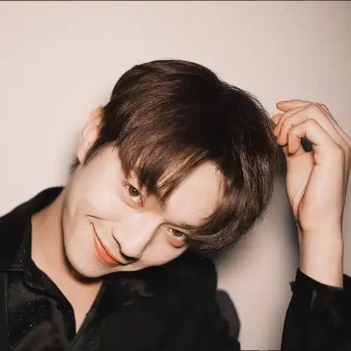 这套图也能凑十八宫格诶旧图收拾收拾也能当新图玩儿许凯头像#许凯爱