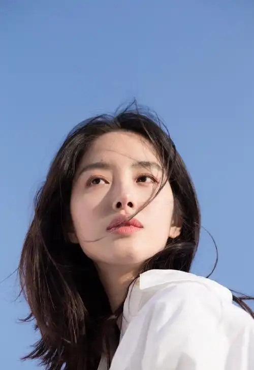 杨采钰油画感大头照##杨采钰怼脸图没输过