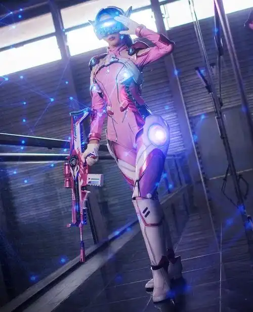 和平精英:美女还原游戏皮肤,火箭少女成火箭筒?另一个还原绝了