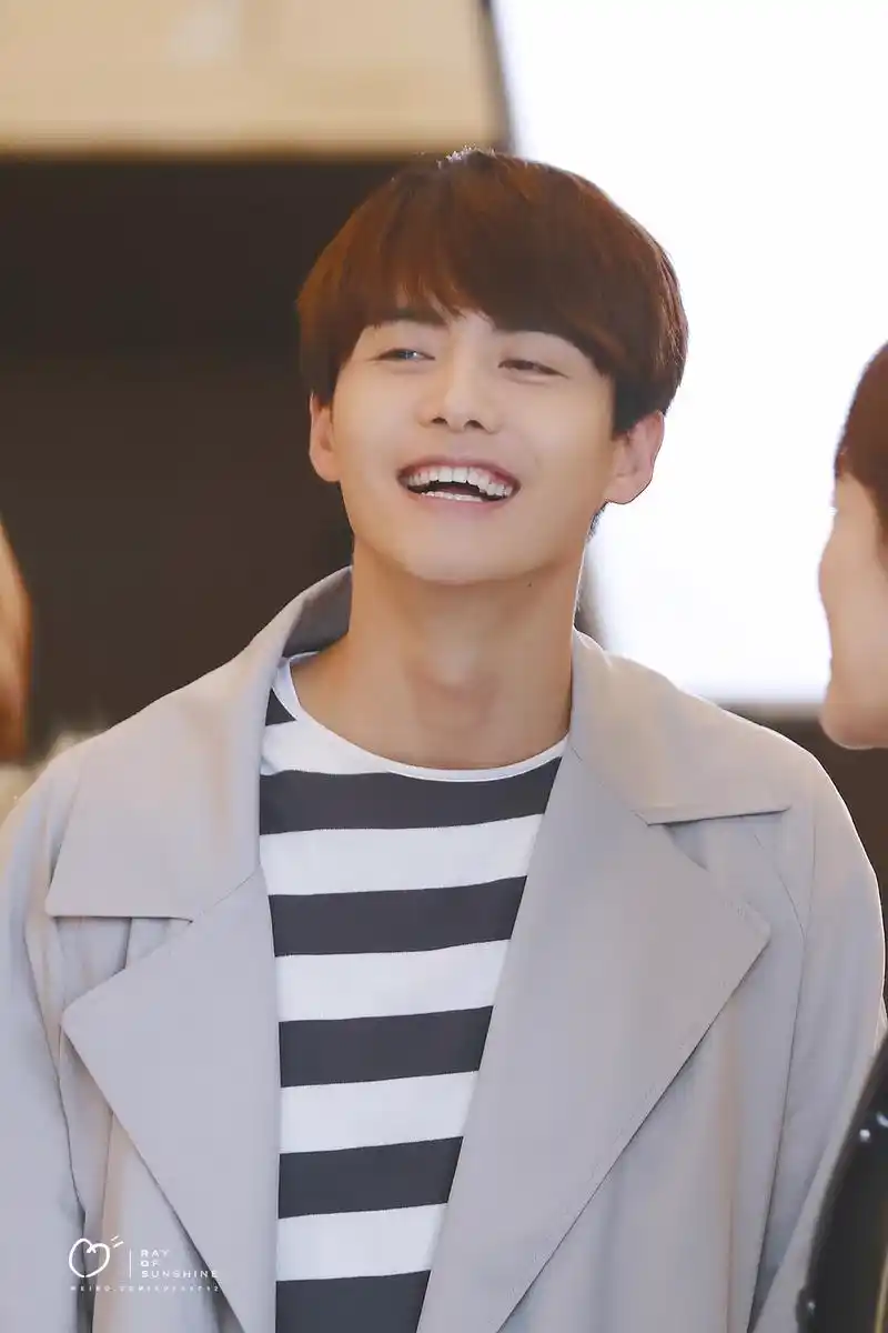 还夹了一张马天宇泡面头   可爱小莫 冷酷馬天宇