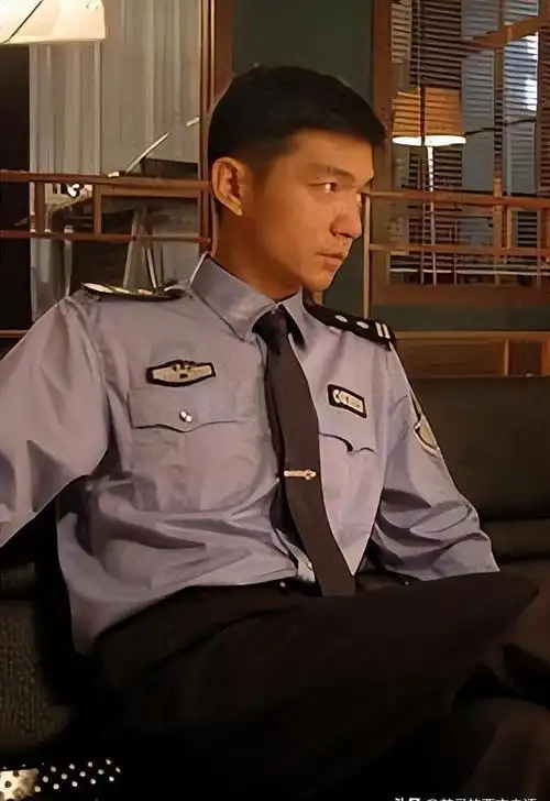 邢佳栋下定了决心,毅然决定退出纷繁复杂的娱乐圈,转而投身于商业领域