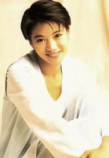 "幡然醒悟"的袁咏仪,撕开了娱乐圈的遮羞布