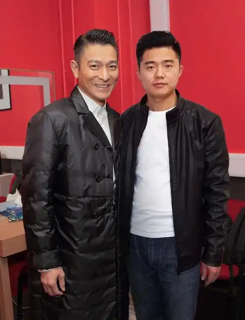 影视演员 刘德华-明星合影-星狮经纪明星代言直签平台