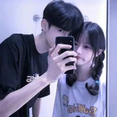 宋知意/魅力潮流真人恩爱情头一_情侣头像_我要个性网