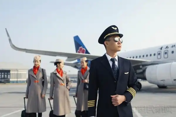 青岛航空机长刘坤:"疫路"护航 "逆行"而上-中国民航网