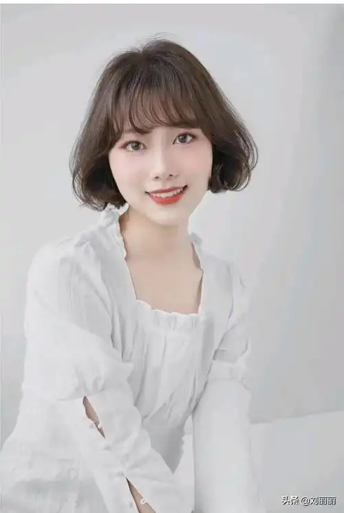 女士发型有很多最火的还是这3种立体瘦脸很独特短发发型女