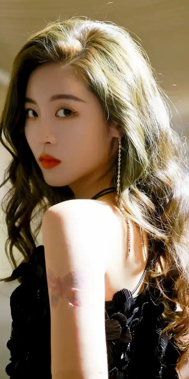 孙芮,黑色酷感街拍写真壁纸