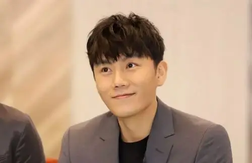 李沁秦昊新剧开播年龄相差十一岁网友cp感十足