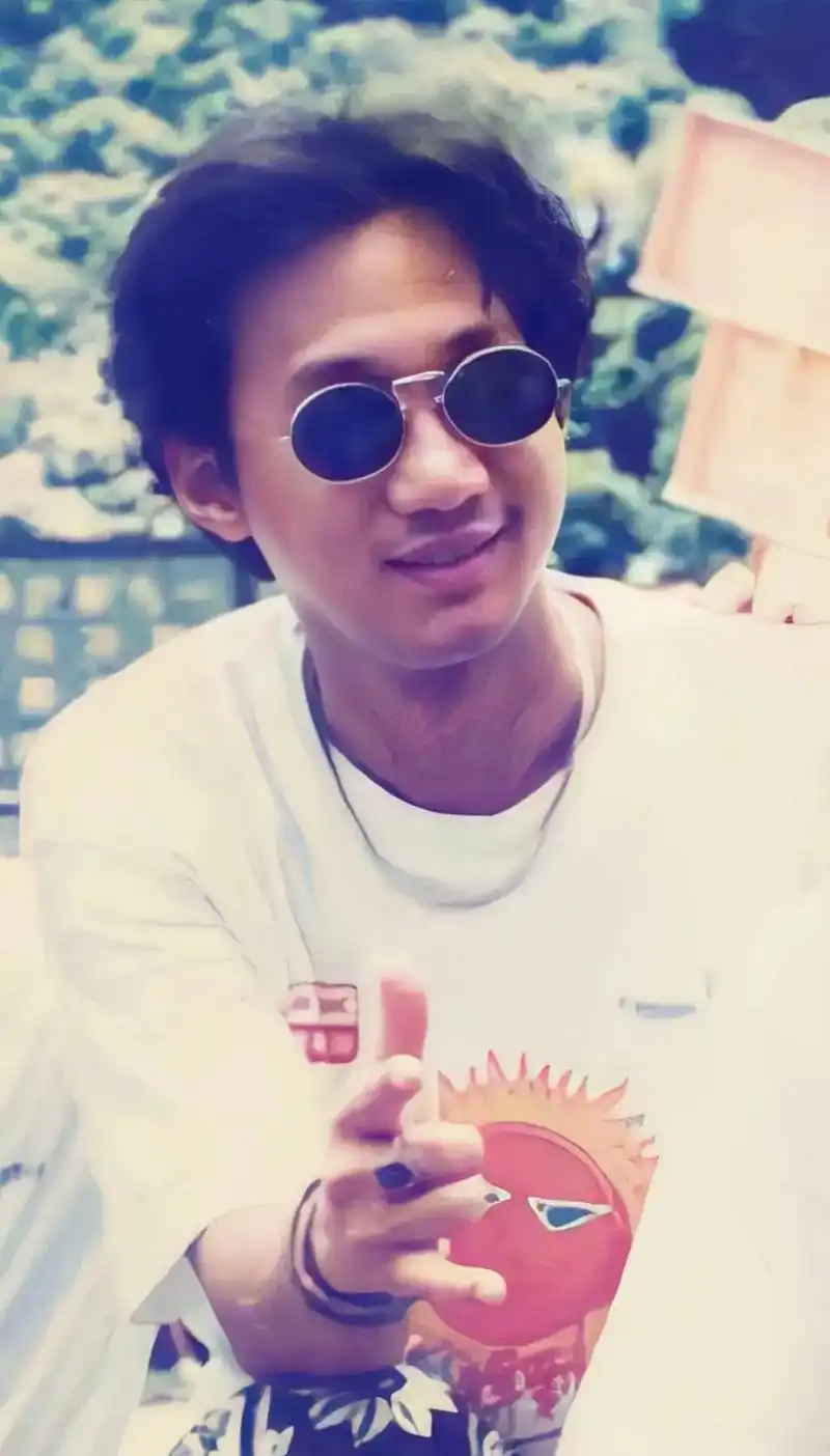 黄家驹 #墨镜 - 抖音