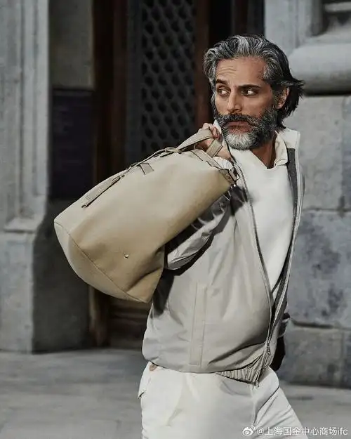 国金,推荐#  moncler collection春夏男装系列携知名演员joaquín