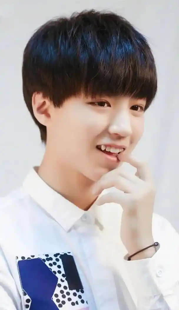 王俊凯经典歌曲回顾:从《摩天轮的思念》到《焕蓝未来》