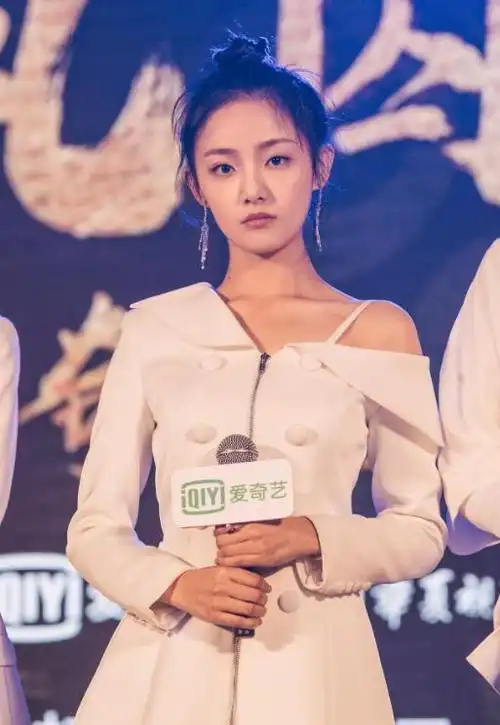 她95后中戏女神出演半妖倾城获于正力捧活力又青春