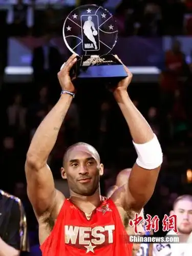 科比职业生涯荣耀无数:5次获总冠军 单场砍81分