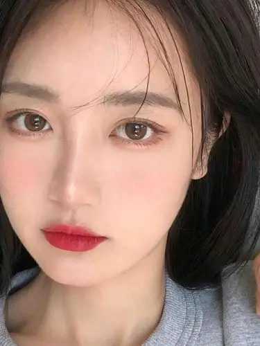 【双眼皮手术】比较流行的三种双眼皮形状1,开扇形双_圈子-新氧美容