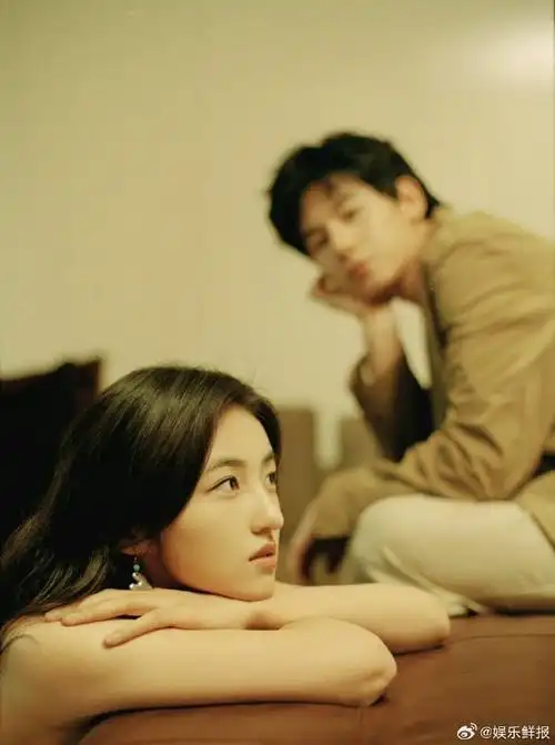 好六520发了张子枫胡先煦拍立得##你好星期六